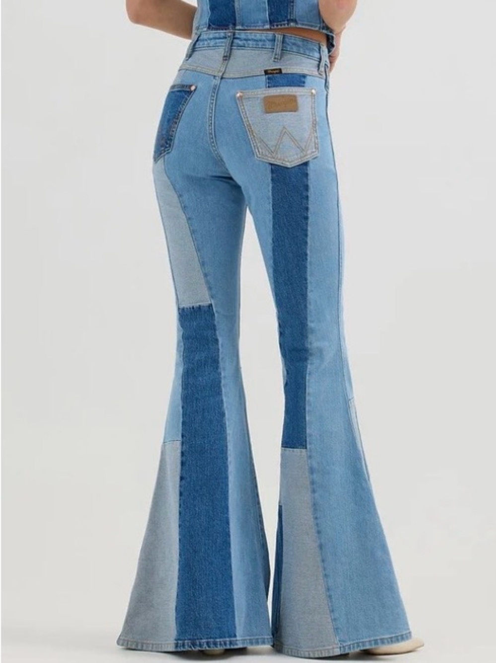Wrangler x Lainey Wilson Patchwork Two-Tone Blue Flare Jeans - Picture 4 of 10